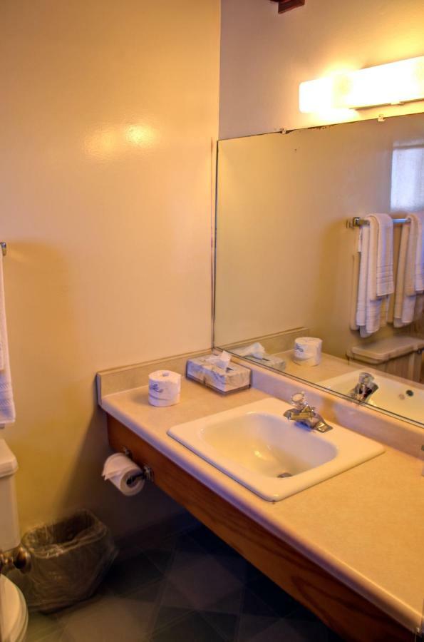Crescent Beach Motel Кресънт Сити Стая снимка