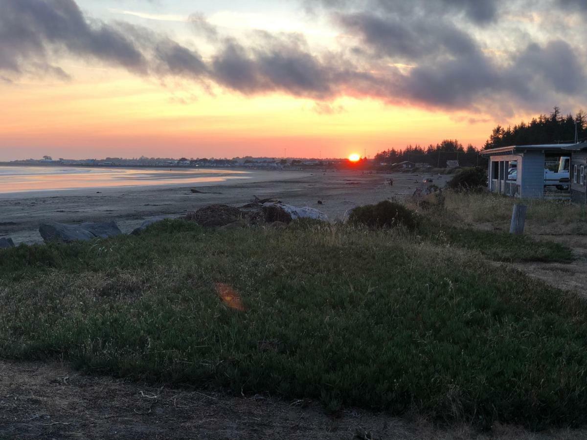 Crescent Beach Motel Кресънт Сити Екстериор снимка