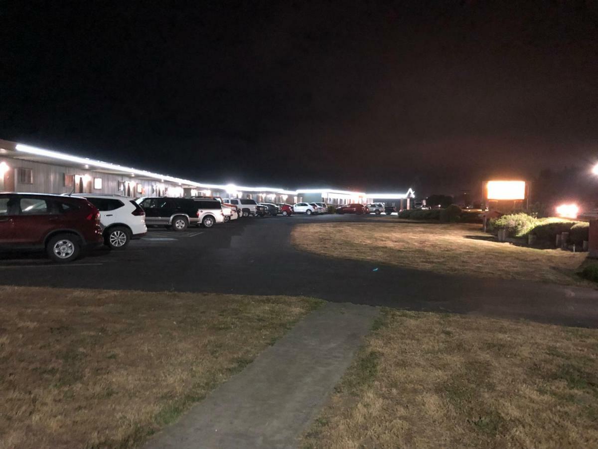 Crescent Beach Motel Кресънт Сити Екстериор снимка